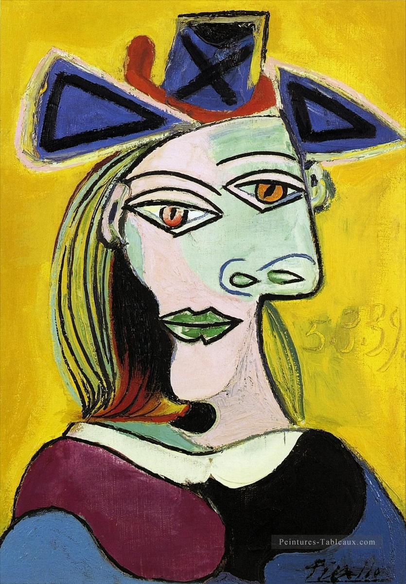Tête de femme au chapeau bleu à ruban rouge 1939 cubiste Peintures à l'huile